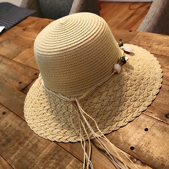 RAREST Brand new gorgeous hat ties hang in back to style however you want NWOT - Picture 4 of 7